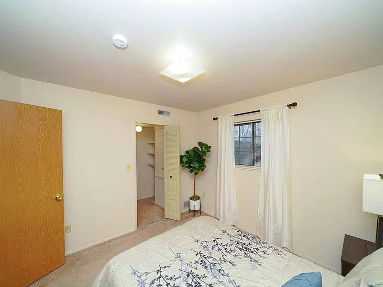 Emerald Park Apartments — Photo 12