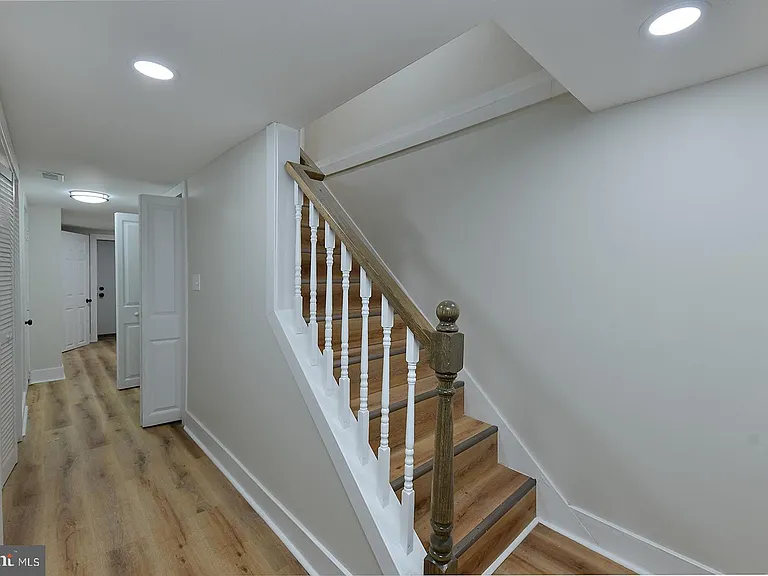 420 E 28th St — Photo 23