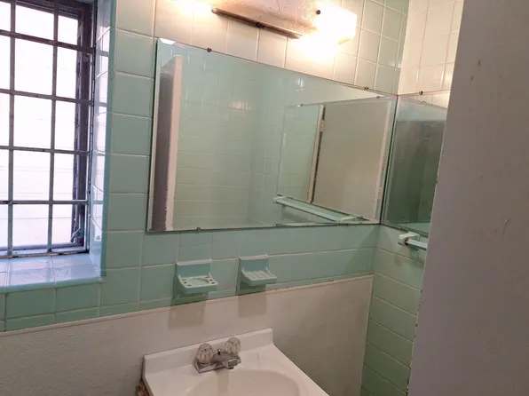 200 West 139th Street image 3 of 24