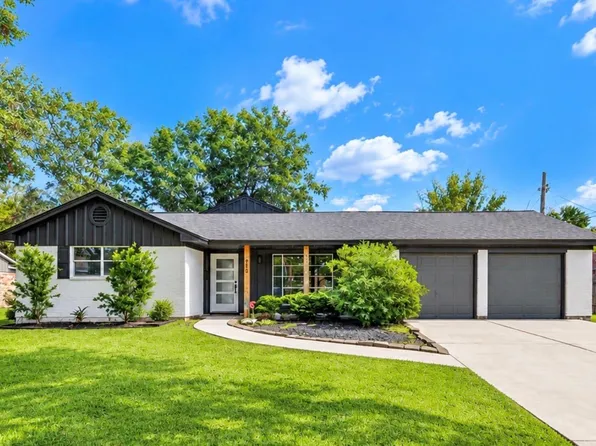 910 Cedar Ln, Seabrook, TX 77586