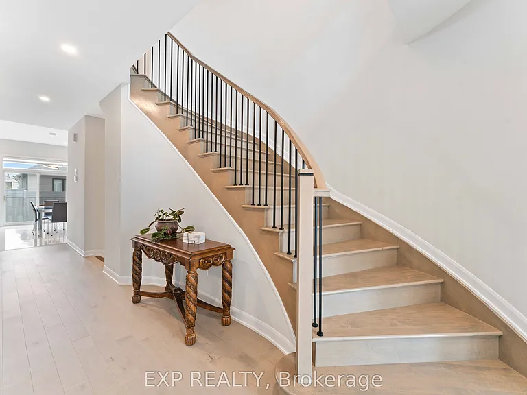 700 Coast Cir — Photo 3