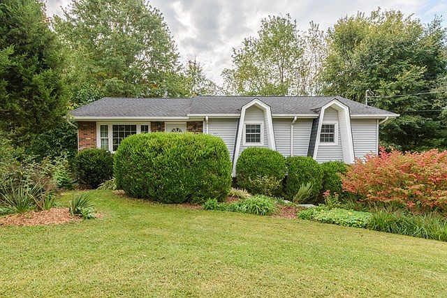 1st image of 452 Brookhill Dr