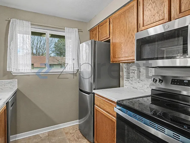 5160 SW 180th Ave #2 — Photo 10