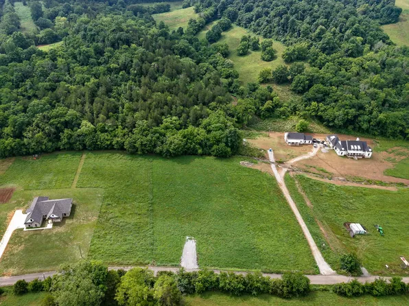 386 Cathcart Rd, Frankewing, TN 38459