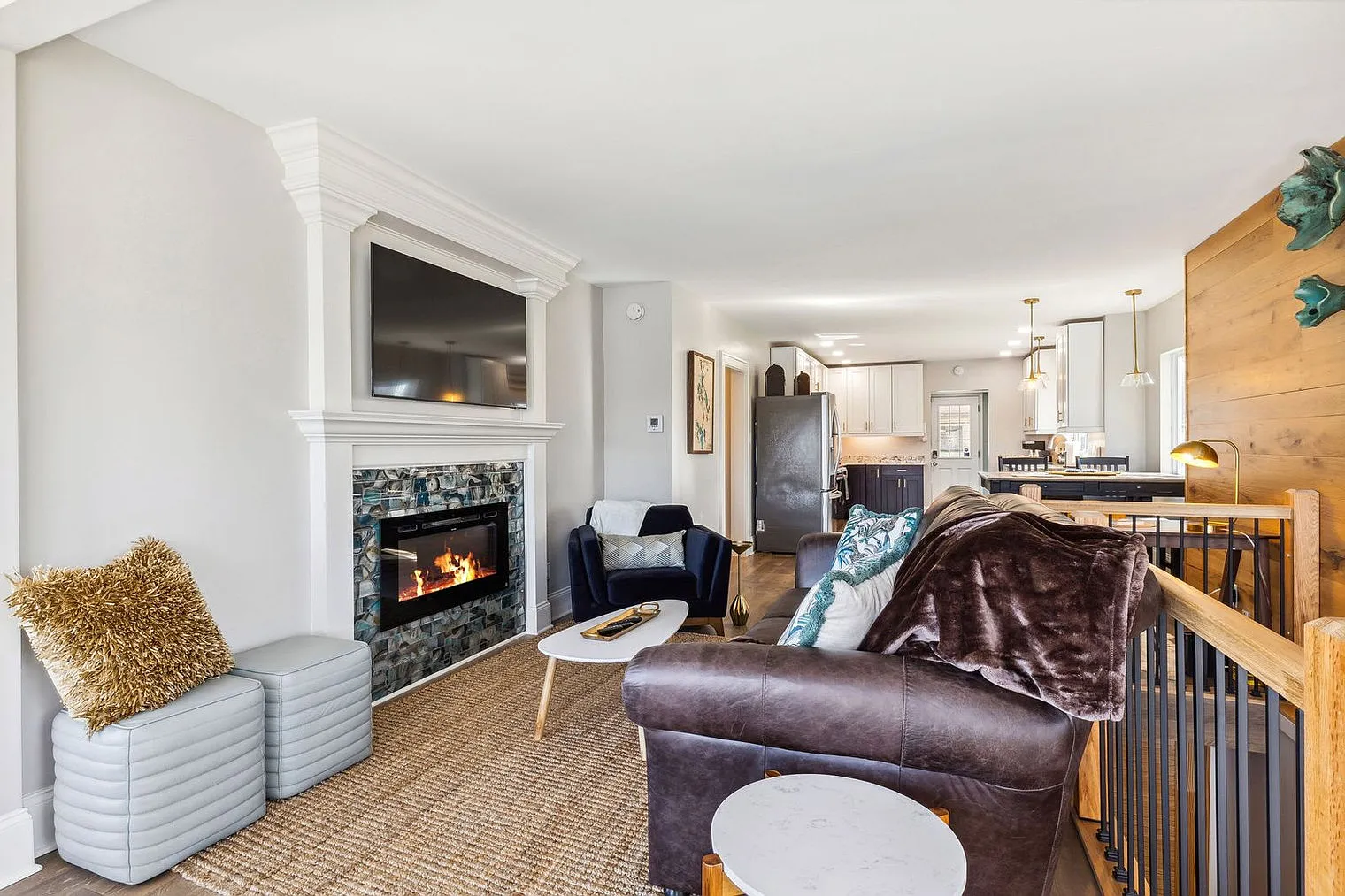 2 bed, 1.0 bath, 990 sqft, $4,408 — Photo 4