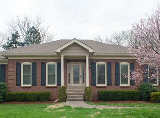 200 Wooded Falls Rd, Middletown, KY 40243