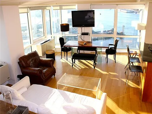 Rented by Avenue Sotheby's International Realty | media 17