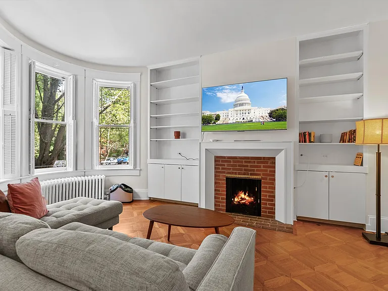 1754 Park Rd NW — Photo 3