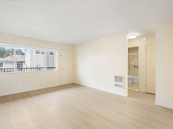 5th image of 2208 San Antonio Ave #D