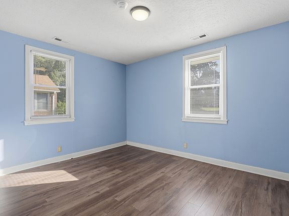 2nd image of 611 Forest Knolls Rd