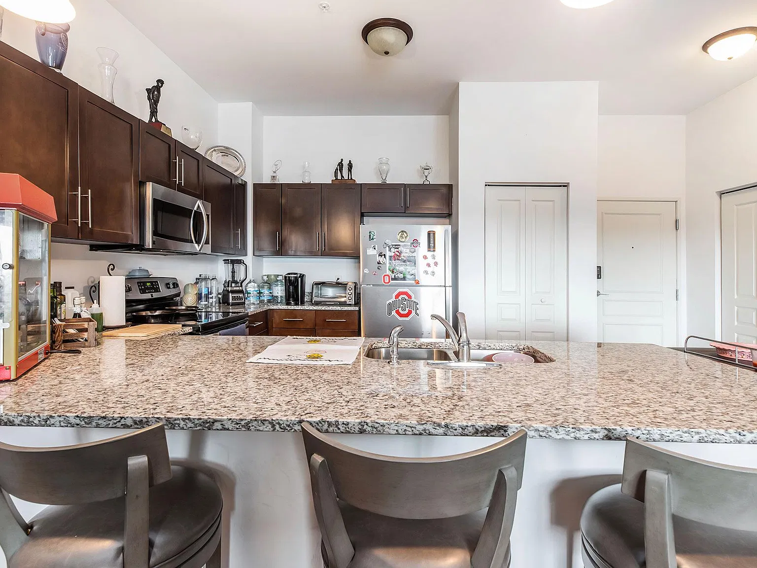 2 bed, 1304 sqft, $2,150 — Photo 3