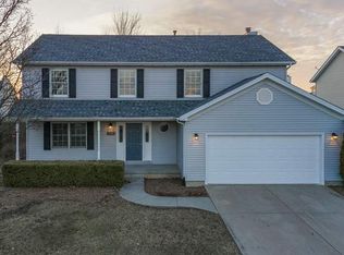 1502 Royal Pointe Dr, Bloomington, IL