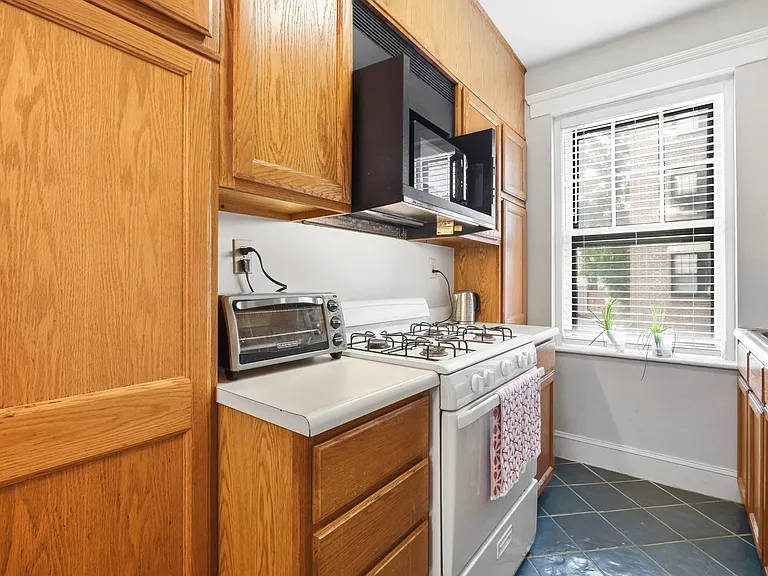 36 Linnaean St #2 — Photo 10