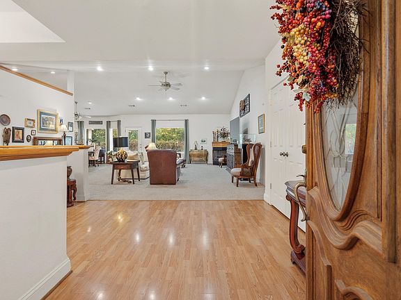 4th image of 251 Fox Tail Ln