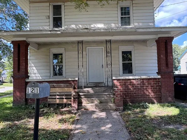 121 1st St NW, Oelwein, IA 50662