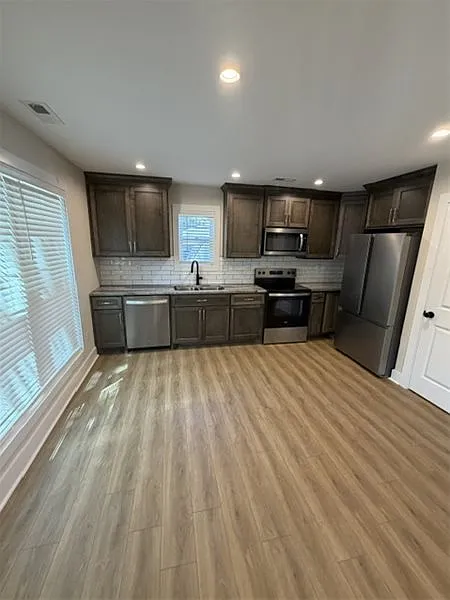 2 bed, 2.0 bath, 850 sqft, $1,800 — Photo 3