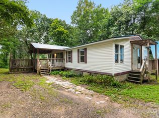 28 Myrtle Rd, Swannanoa, NC 28778