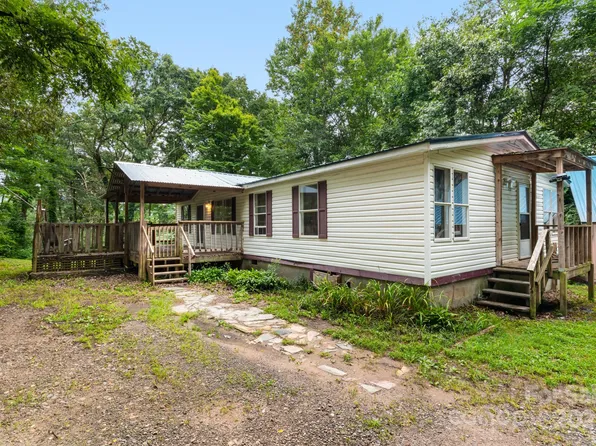 28 Myrtle Rd, Swannanoa, NC 28778