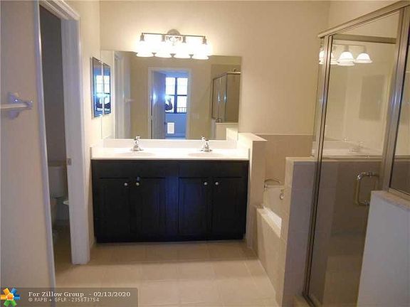 4th image of 9631 Watercrest Isle