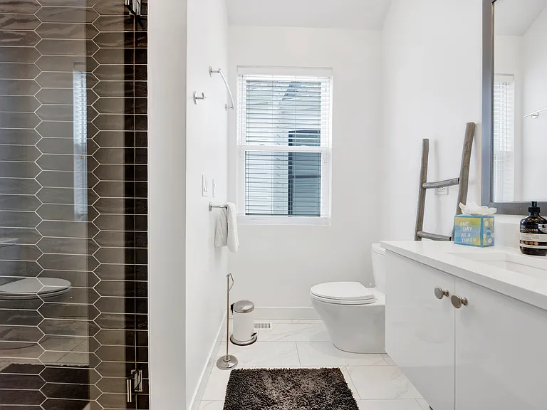 4415 W Waveland Ave — Photo 15