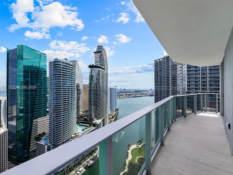 77 SE 5th St #Penthouse 01 — Photo 1
