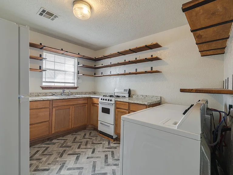 1133 Stubbeman Ave — Photo 4