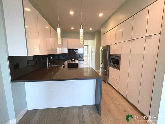 5th image of 584 Hudson Ave