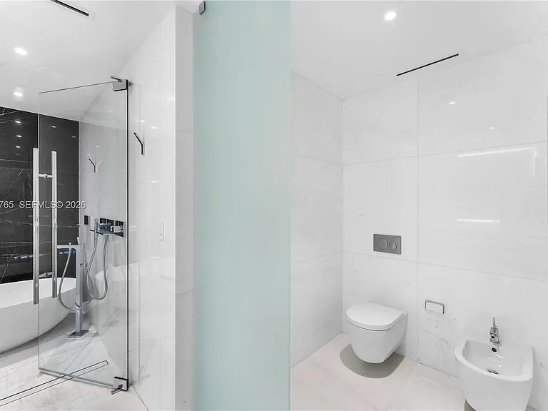 300 Biscyane Boulevard Way #1202 — Photo 16
