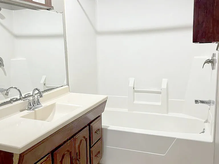 816 Avenue A — Photo 9