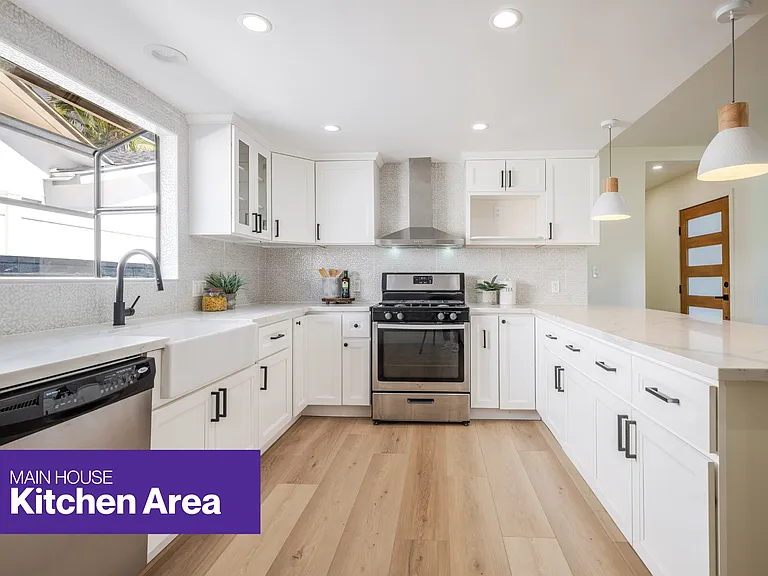 7107 Cozycroft Ave — Photo 8