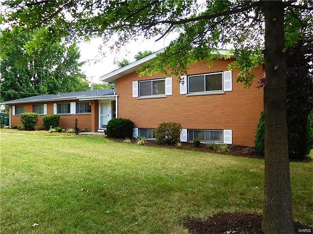 1st image of 1422 N Woodlawn Ave