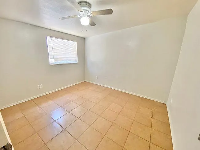 2 bed, $990 — Photo 4