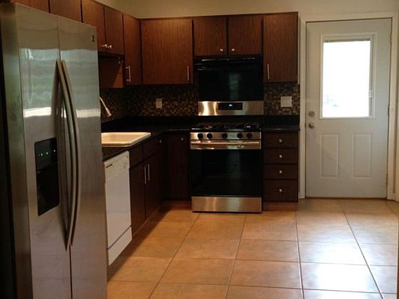 5th image of 801 Deerfield Rd APT 2