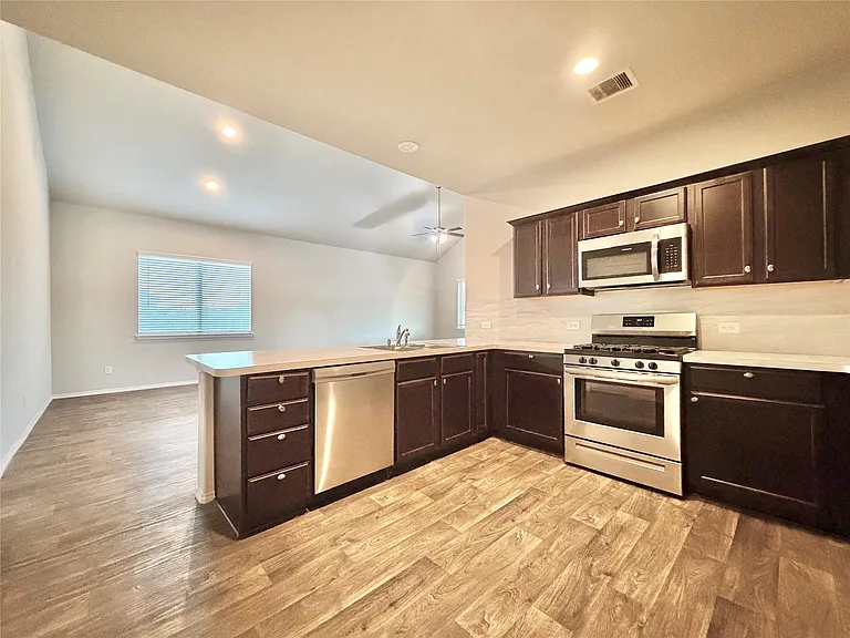 5410 Pembrokeshire Cir — Photo 7