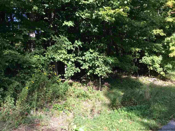 3 Elbow, Highland, NY 12528