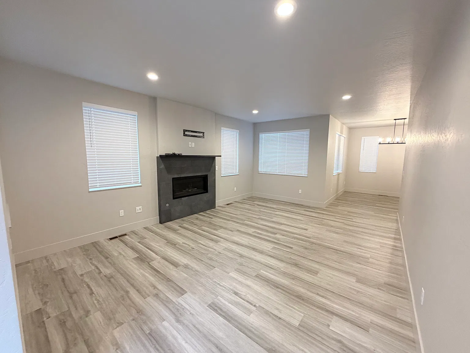 3 bed, 2100 sqft, $2,700 — Photo 3