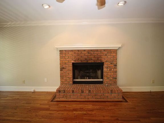 2nd image of 931 Camden Hill Ct