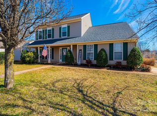 102 Brewster Ct, Mooresville, NC 28115