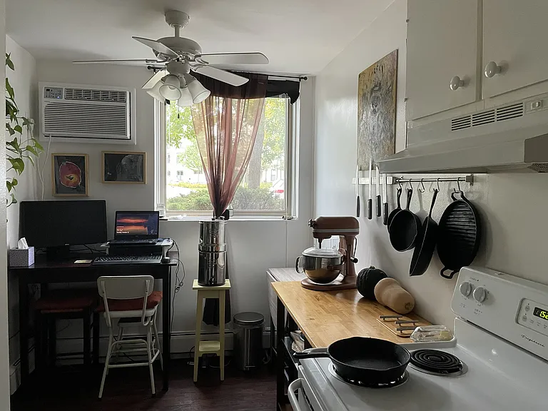 50th Street Apartments — Photo 8
