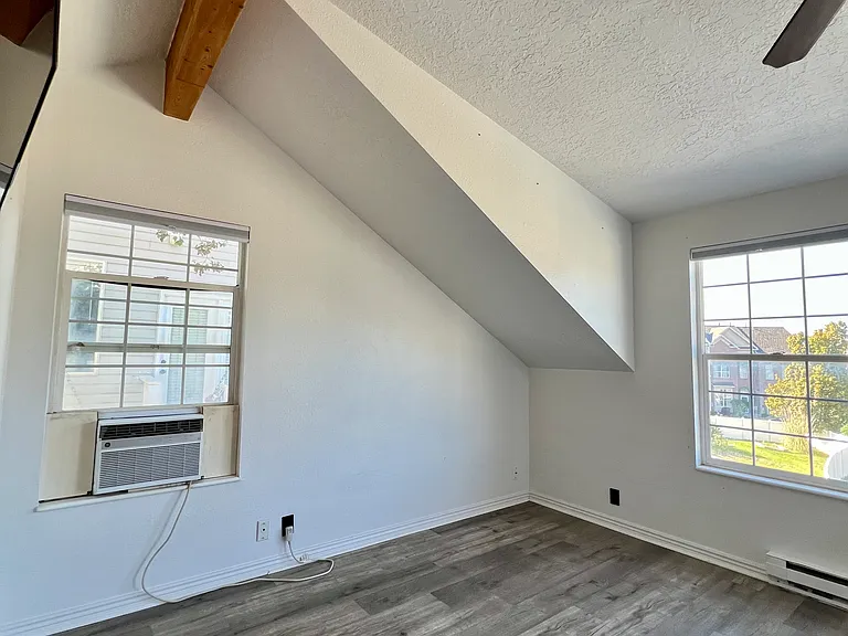 S Radial Ln — Photo 2