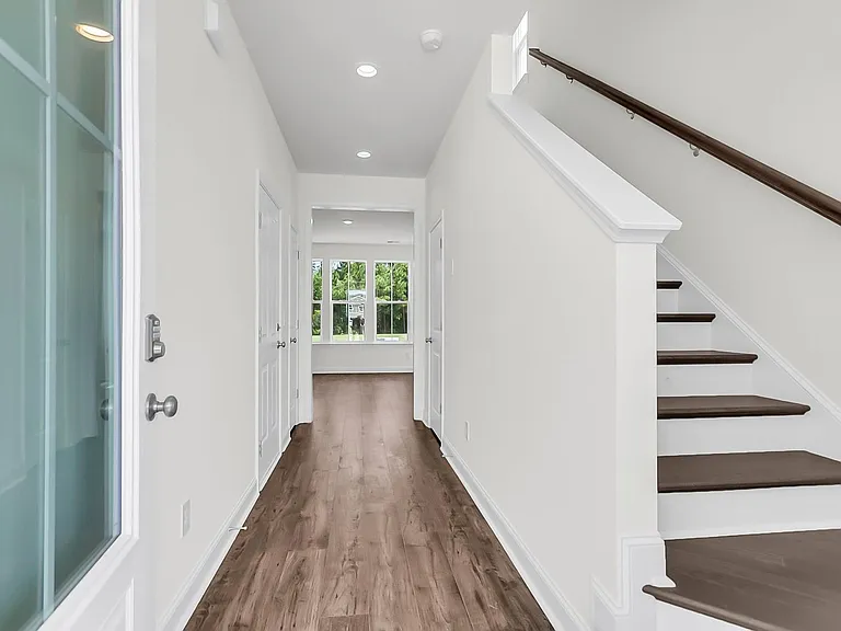 335 Chapman Cir — Photo 6