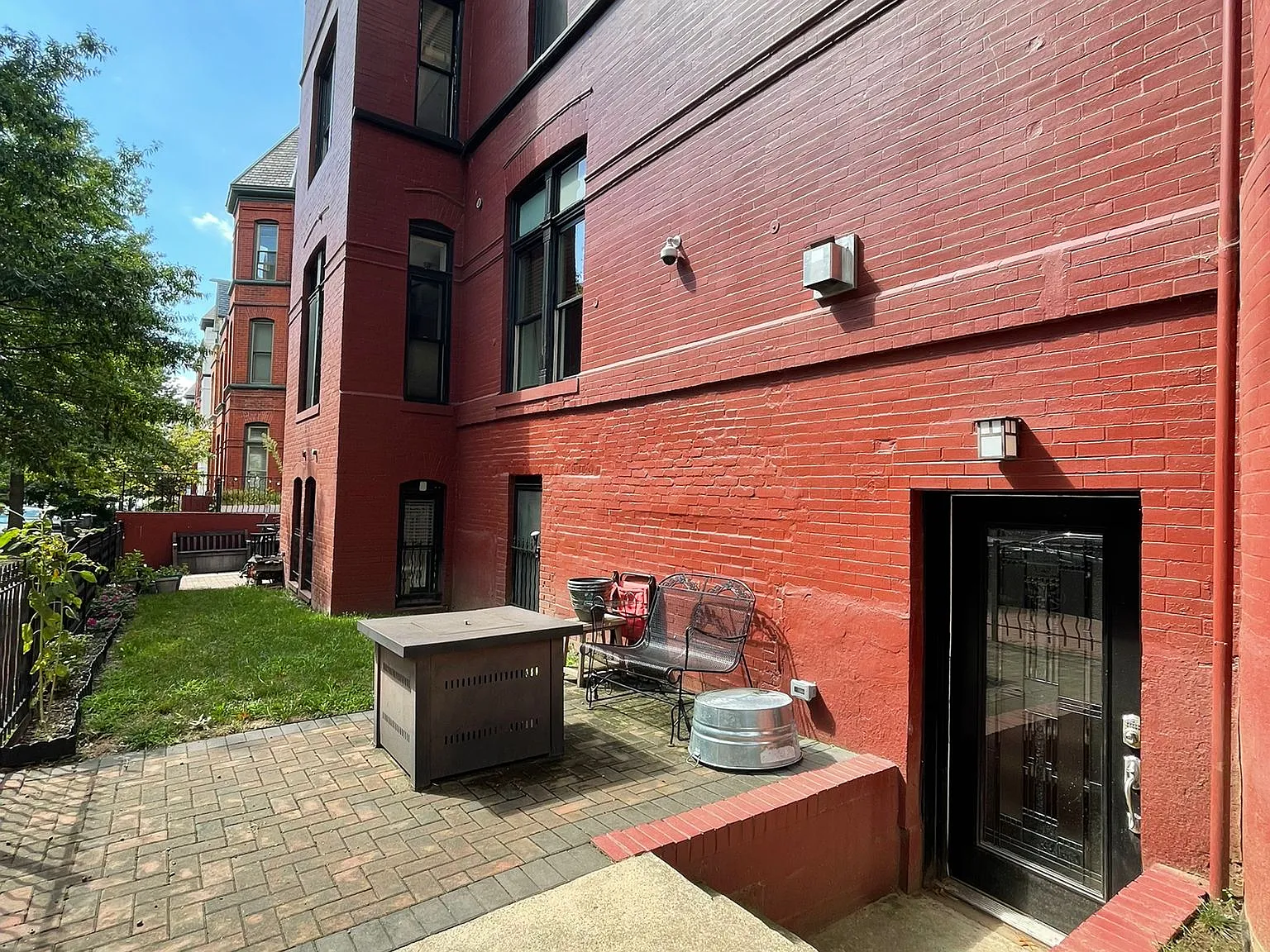 1 bed, 560 sqft, $2,295 — Photo 2