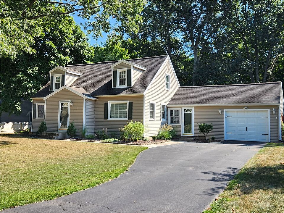 1st image of 225 Oakwood Ln
