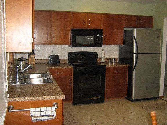 3rd image of 1308 Gladys Dr