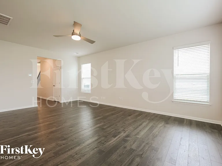 15 Ramblehurst Rd — Photo 4