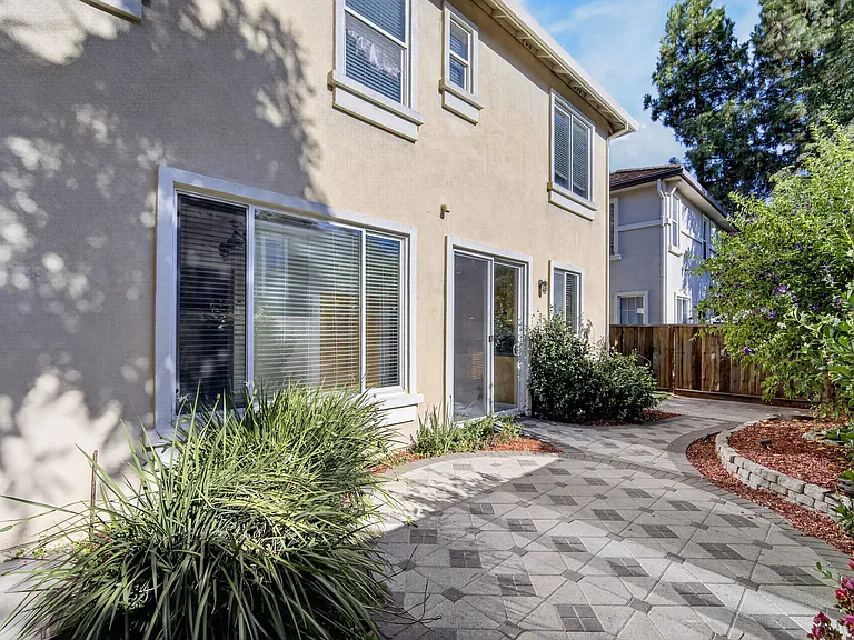 5858 Hazelwood Cmn — Photo 37