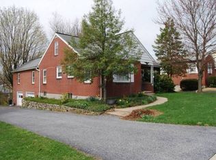 1210 Diamond St, Akron, PA 17501