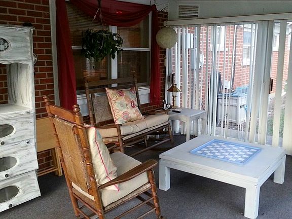 2nd image of 847 Vinnedge Ave