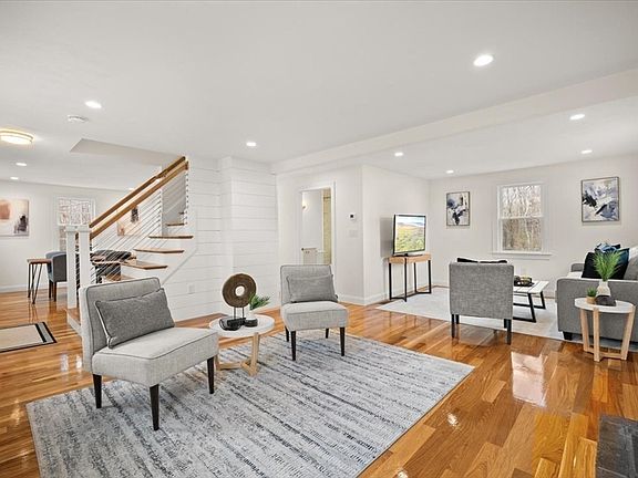 2nd image of 47 W Vanston Rd