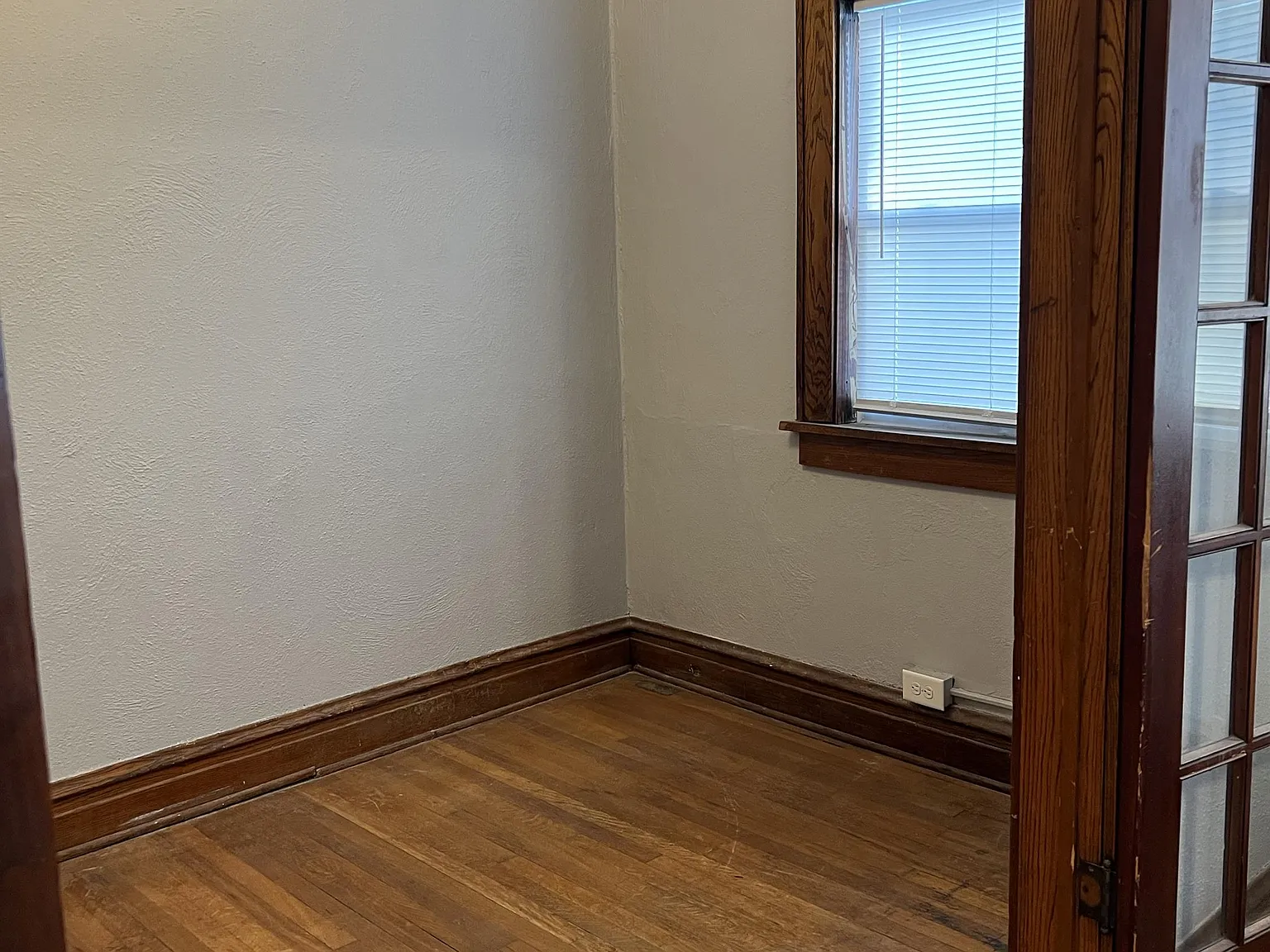 2900-2902 Cottage Grove - 203 (2902) — Photo 4